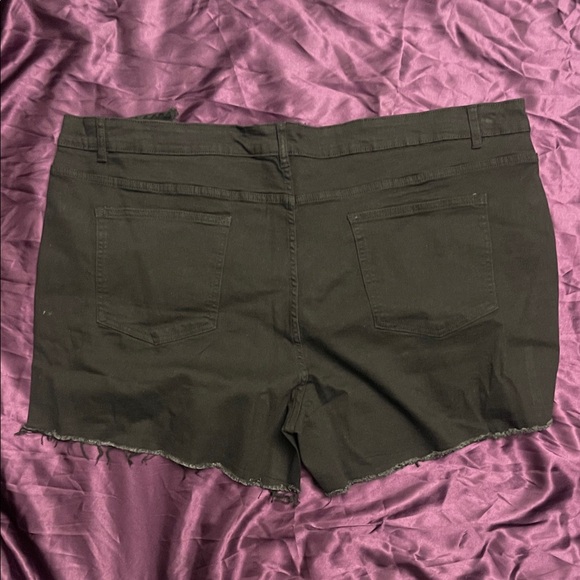 Chic Black Distressed Women's Jean Shorts - Picture 2 of 3